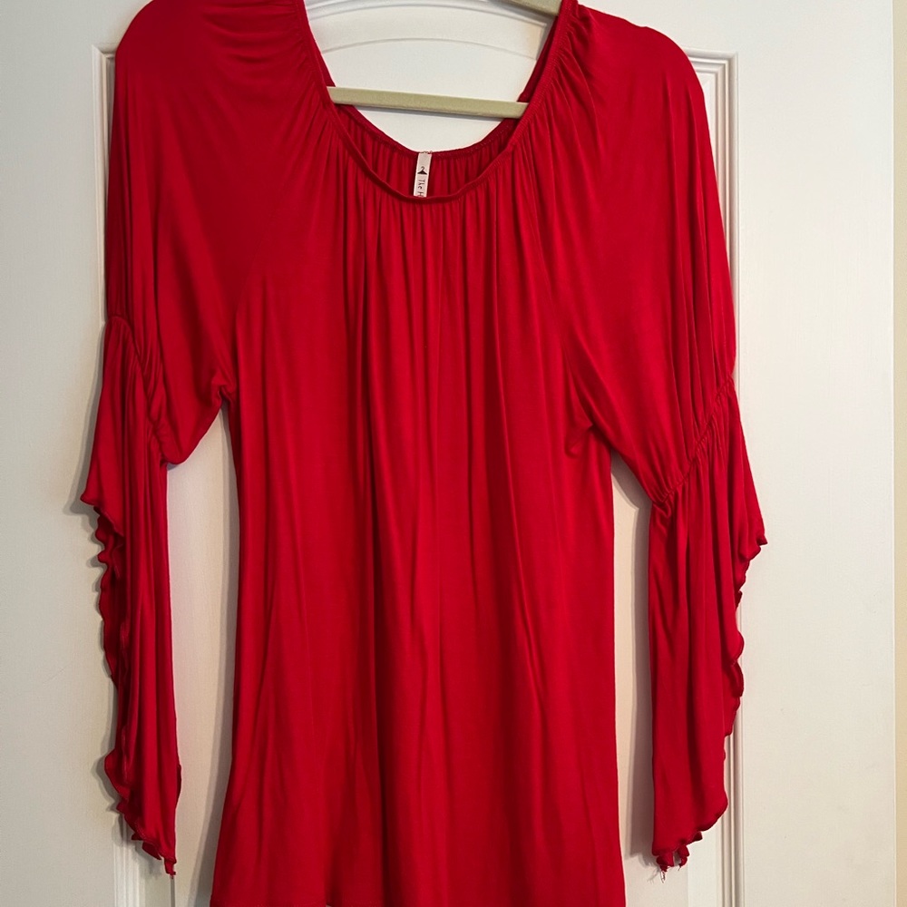 Red 3/4 length top